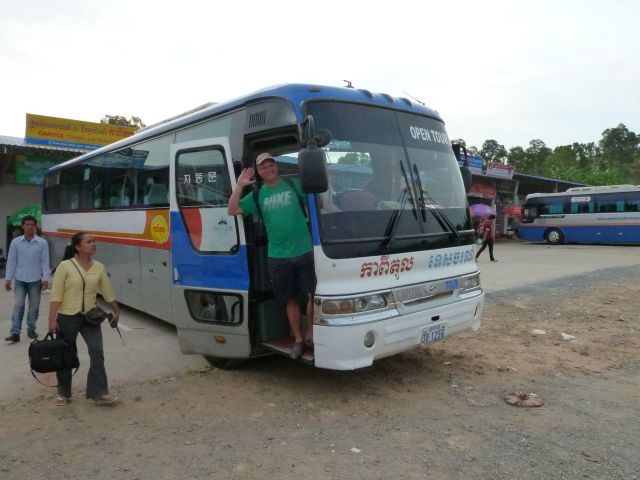 Berni fährt mit dem Bus nach Phnom Penh und fliegt dann nach Neuseeland.